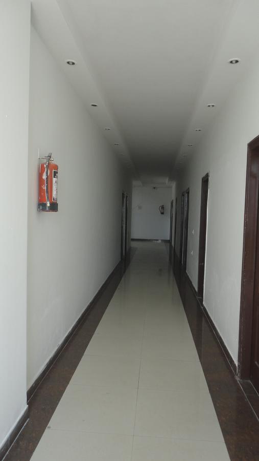 Hotel Satyartha Kāthgodām Exteriör bild
