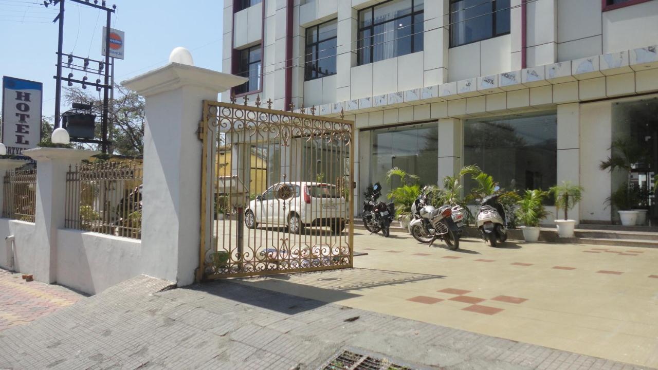 Hotel Satyartha Kāthgodām Exteriör bild