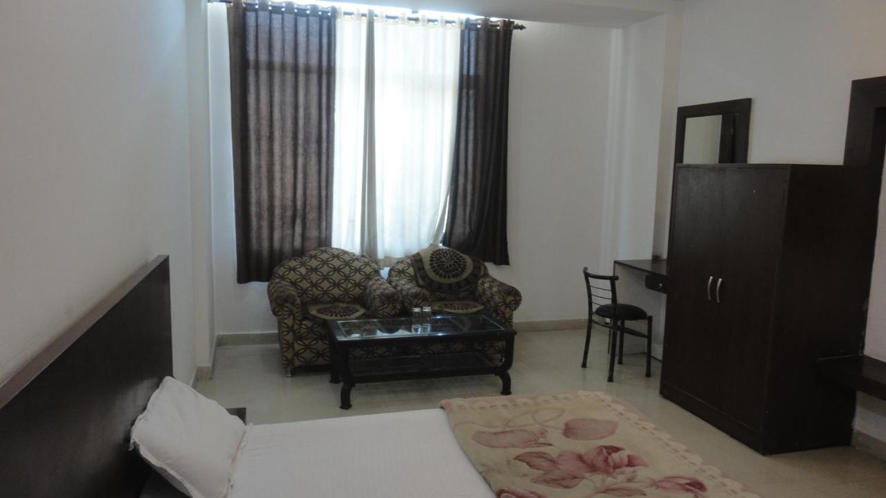 Hotel Satyartha Kāthgodām Exteriör bild